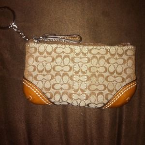 💯Authentic change purse.