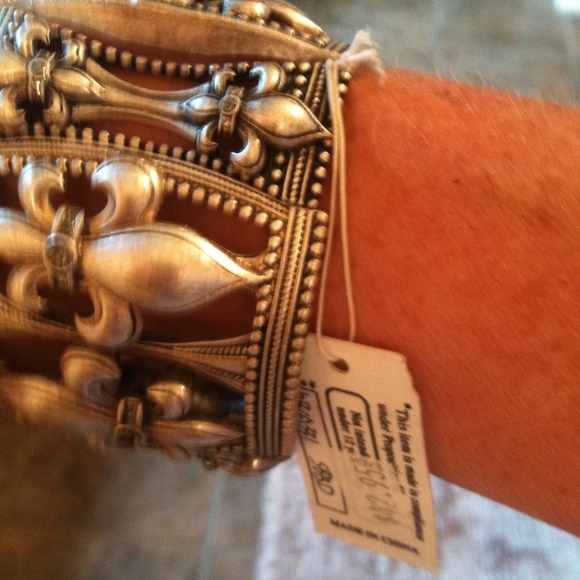 โSOLDโ๐Host Pick 8/14๐Gorgeous bracelet. - Picture 2 of 2