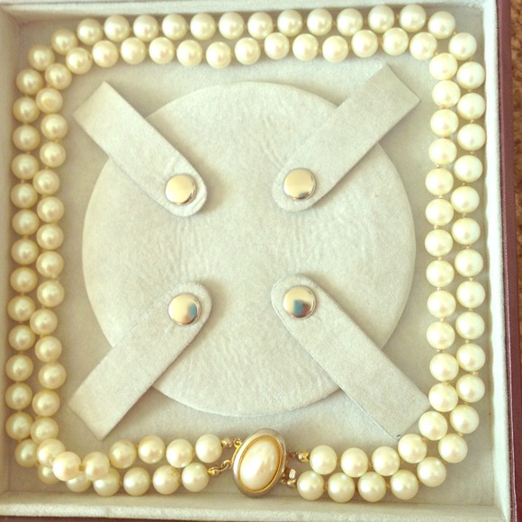 Classic Jackie O. Pearl strand