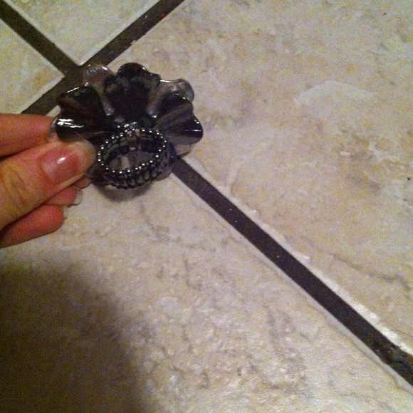 🚫Sold🚫Silver flower ring - Picture 2 of 2