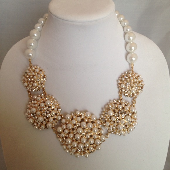 ***SOLD**Wedding Necklace Chunky Pearl Statement - Picture 2 of 3