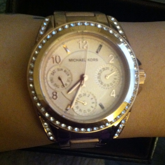 Michael kors rose gold womens watch - Picture 2 of 3