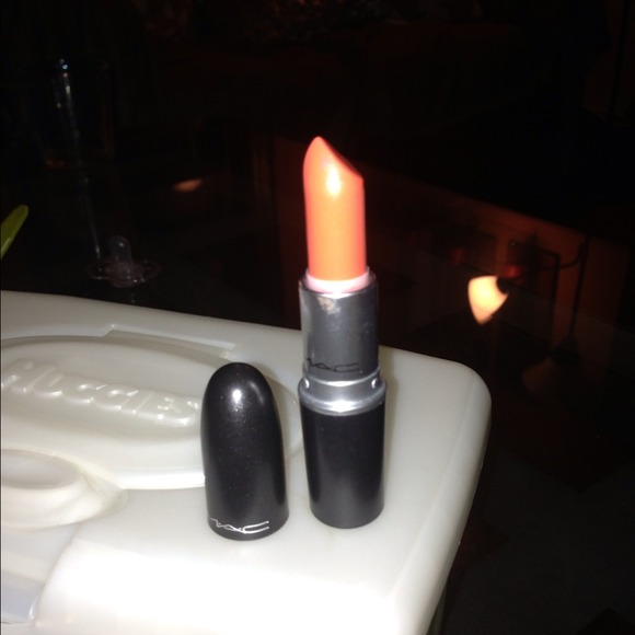 💝Traded💝 Authentic Mac lipstick Tart and Trendy