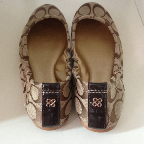 Sold✳Classic Coach flats 🎀
