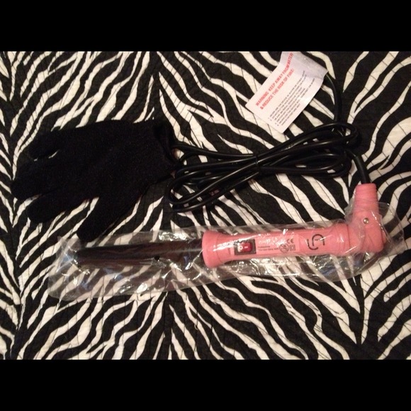 💥SOLD💥Le Angelique curling wand w/ mitt