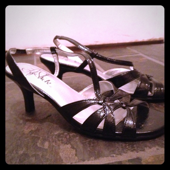 Black LIFE STRIDE 2 inch heels