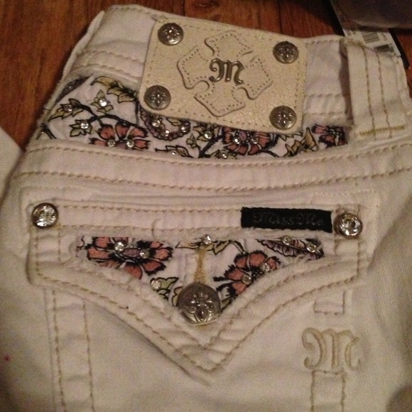 BRAND NEW MissMe capris