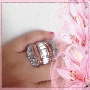 Gorgeous ring with rhinestones