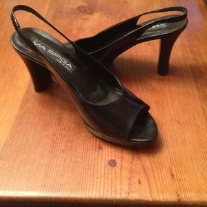 Via Spiga Open-toed heels.