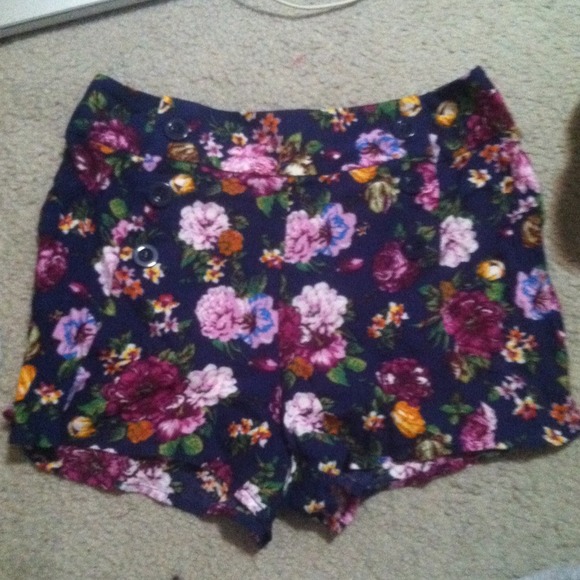 High waisted floral shorts - Picture 2 of 4