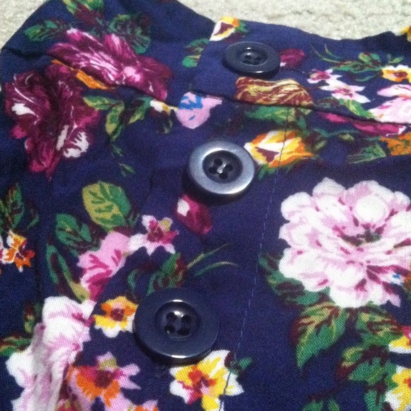 High waisted floral shorts - Picture 3 of 4