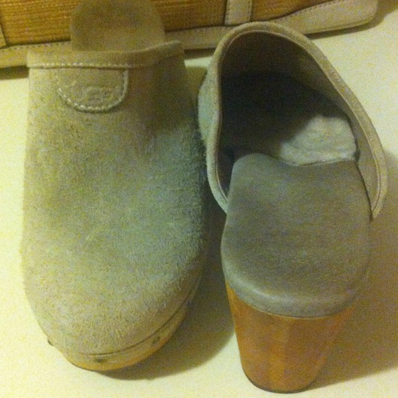 Authentic UGG clogs size 7 - Picture 3 of 4