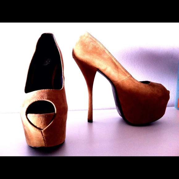 ❗️ON HOLD❗️ Peep toe heel. NEW