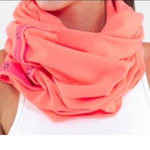 ivivva scarf NWT (smaller lululemon vinyasa)