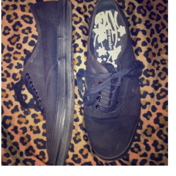 plain black sneakers - Picture 1 of 1