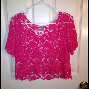 Sold 💕🎀 Lace crop top