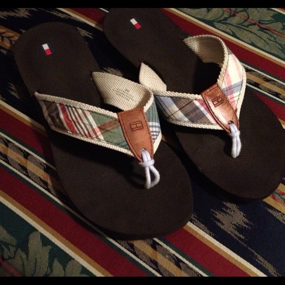 ☀Cute Tommy Hilfiger Flip Flops size 9 Like