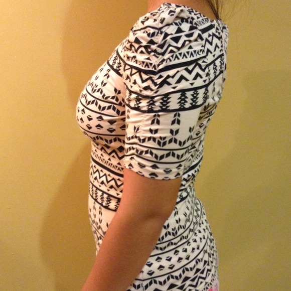 Aztec Pattern Blouse ****TRADED**** - Picture 2 of 3