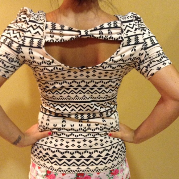 Aztec Pattern Blouse ****TRADED**** - Picture 3 of 3