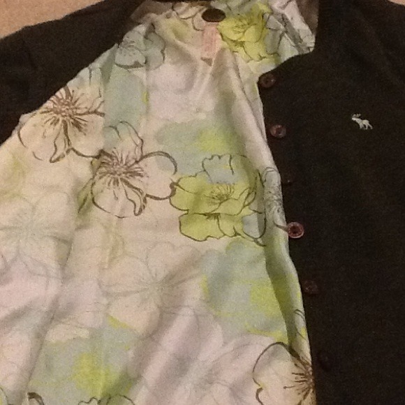 Abercrombie) Cute Short Cardigan! - Picture 4 of 4