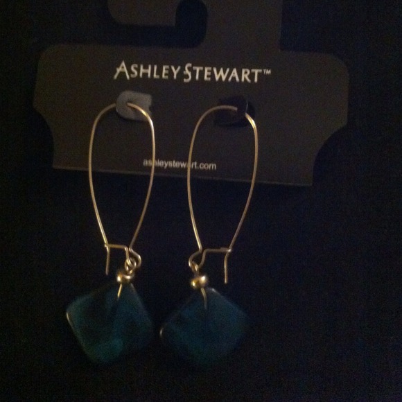 Tear drop earrings - Picture 1 of 2