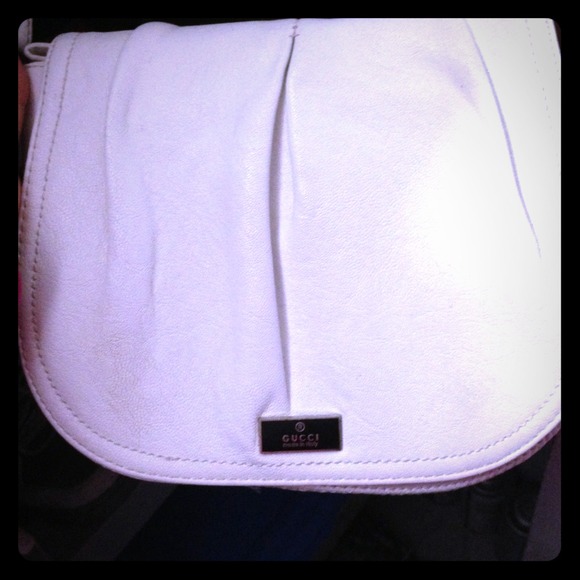 White shoulder Gucci bag