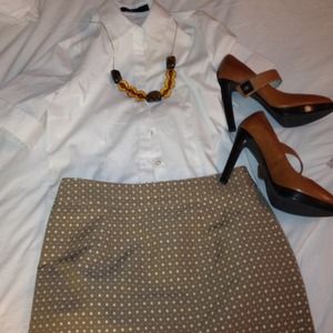 Banana Republic tan skirt