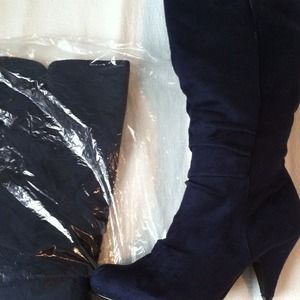 🎉 HOST PICK 🎉 navy blue suede boots!