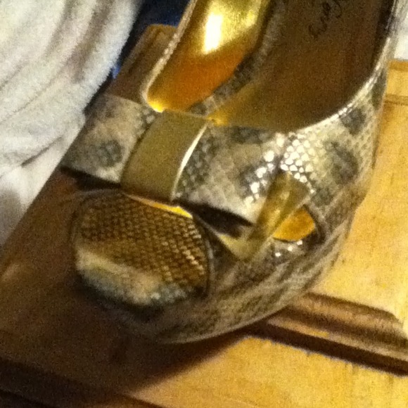 Leopard print gold heels - Picture 3 of 3
