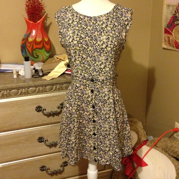 American Apparel Dresses & Skirts - ✂️SALE✂️Open back floral dress