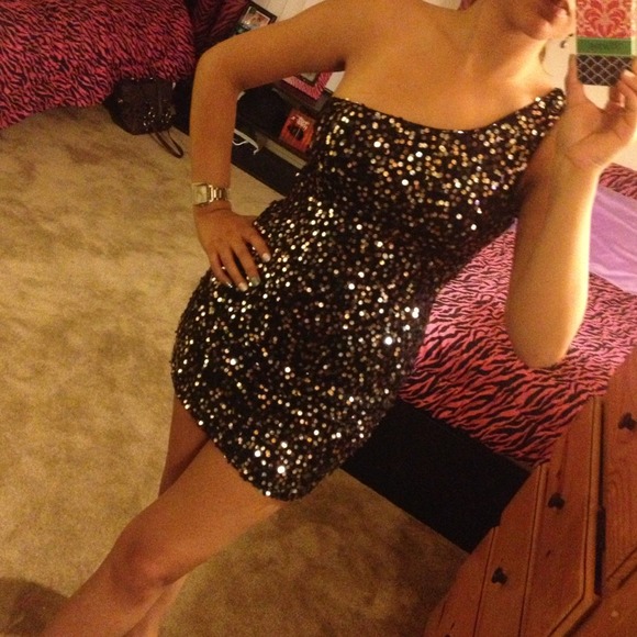 Party dress! - Picture 2 of 2