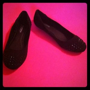 ❗REDUCED❗Chic black studded flats