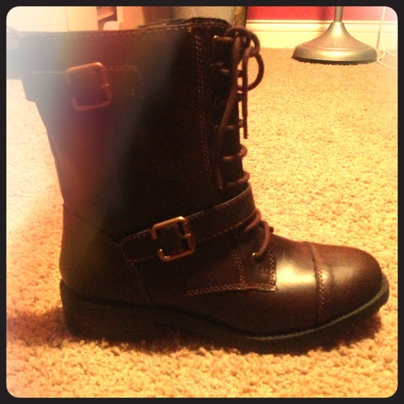 Combat boots
