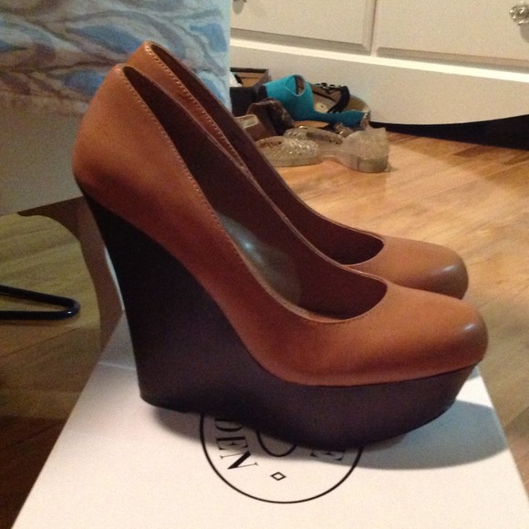 New Steve Madden Wedges - Picture 2 of 2