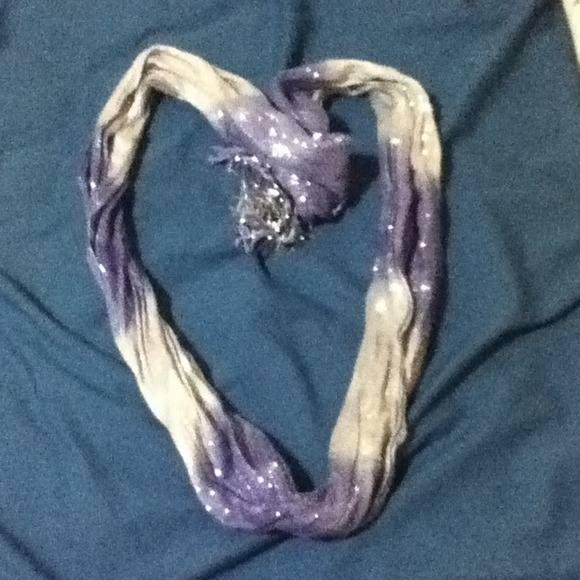 A purple and lavender scarf