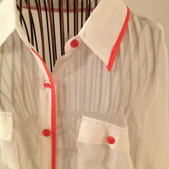❌SOLD❌Perfect white blouse with orange accents - Picture 2 of 3