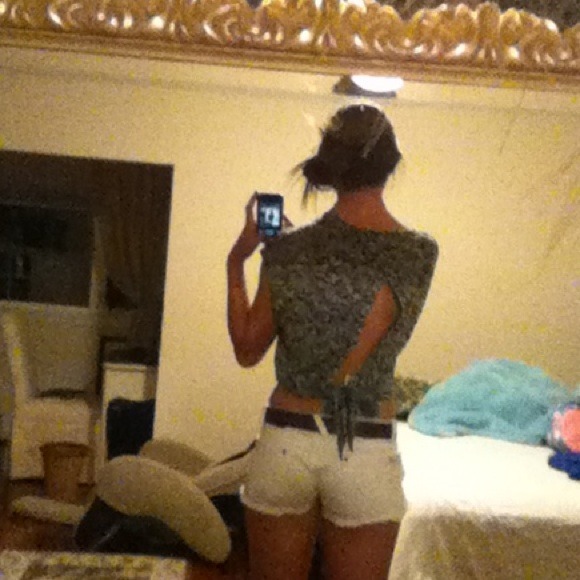 Black and white shirt - Picture 2 of 2