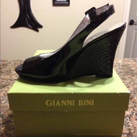 Gianni Bini NWT 7.5 black Wedge