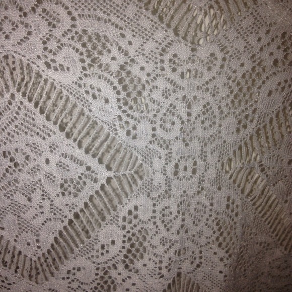 White pattern shirt - Picture 2 of 2