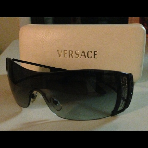 Versace sunglasses. Mod. 2058-B.