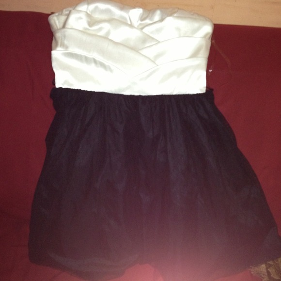 Lace puffy mini party dress - Picture 2 of 4