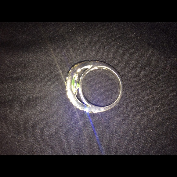 Peridot  Ring - Picture 3 of 4