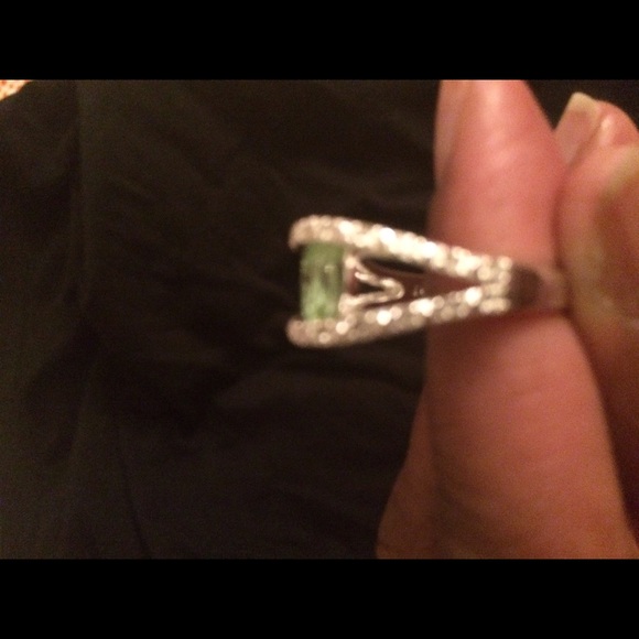 Peridot  Ring - Picture 4 of 4