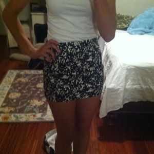 Black and white short high waisted skirt