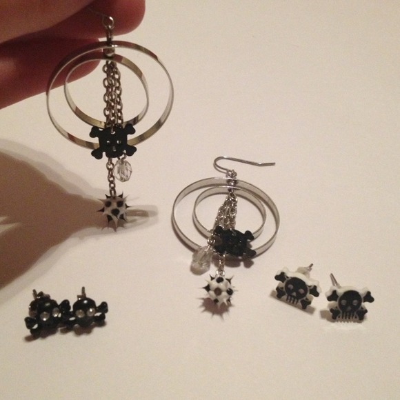 60% OFF 3 Pairs of Skull Earrings.
