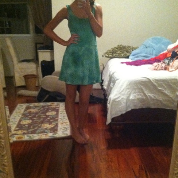 Green ish short dress - Picture 1 of 1
