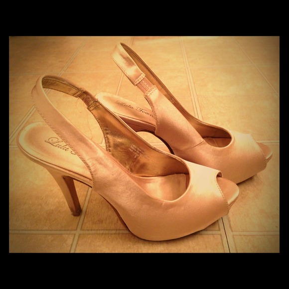 Peep toe Taupe Heels