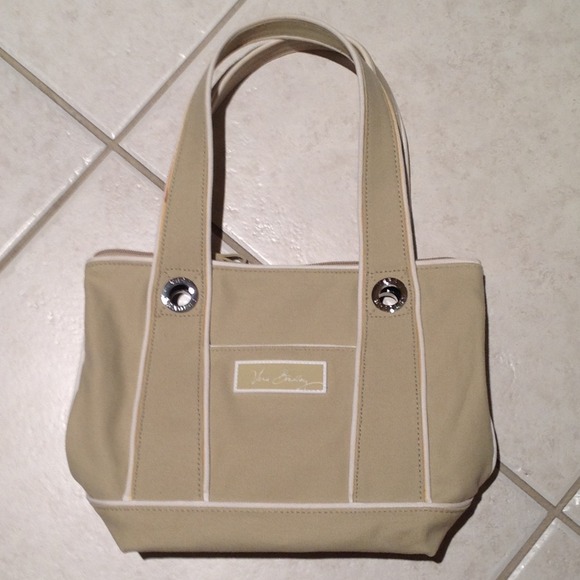 SOLD !!!  vera bradley canvas zip tote - SOLD