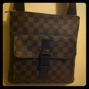 SOLD 💯% Authentic LV satchel.