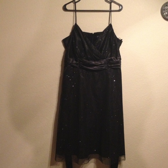 LOW PRICE!! Sparkling Little Black Dress!